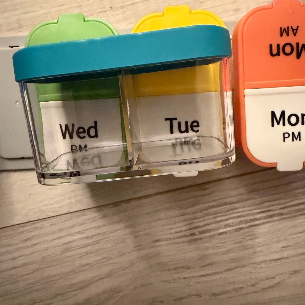 Amazon Weekly Pill Organizer - Multicolor - Picture 2 of 3